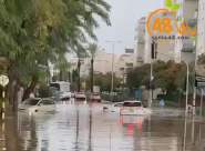 فيديو: مياه الأمطار تغمر الشوارع في مدينة اللد